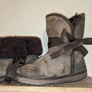 Emu choc. Brown lace boots
